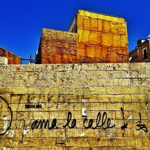 Palabras en los muros de la ciudad. Foto: Manuel Cuéllar. 