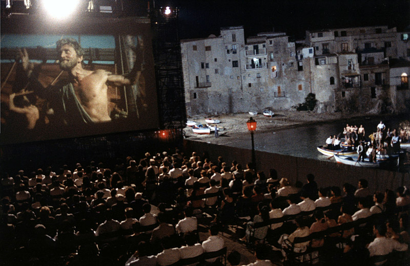 Fotograma de una escena de 'Cinema Paradiso'