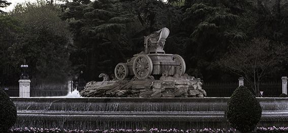 Montaje fotográfico de la fuente de Cibeles en Madrid.