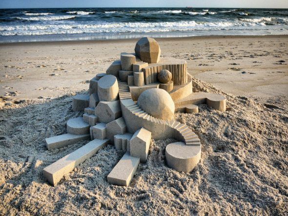Uno de los castillos de arena del escultor estadounidense Calvin Seibert.
