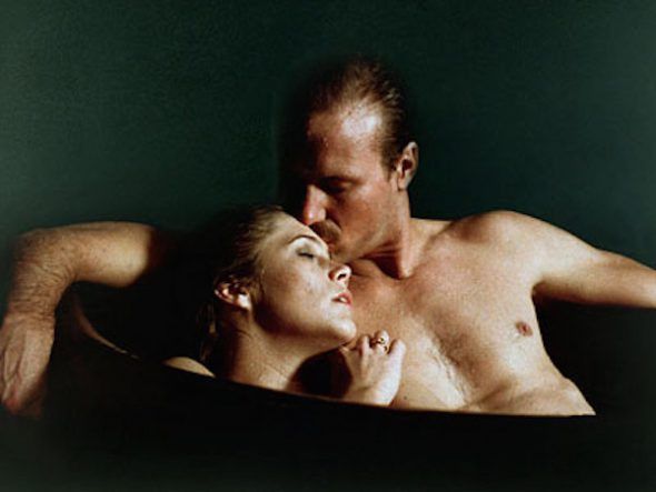 Imagen que sirvió para el cartel de la película 'Fuego en el cuerpo'.