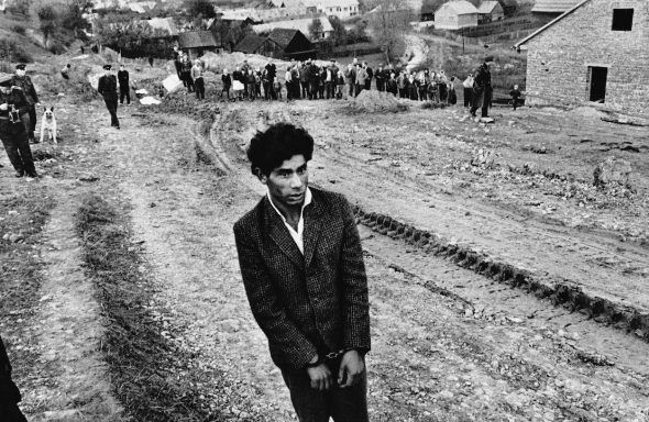 Eslovaquia (Jarabina), 1963. Reconstrucción de un homicidio. Joseph Koudelka.