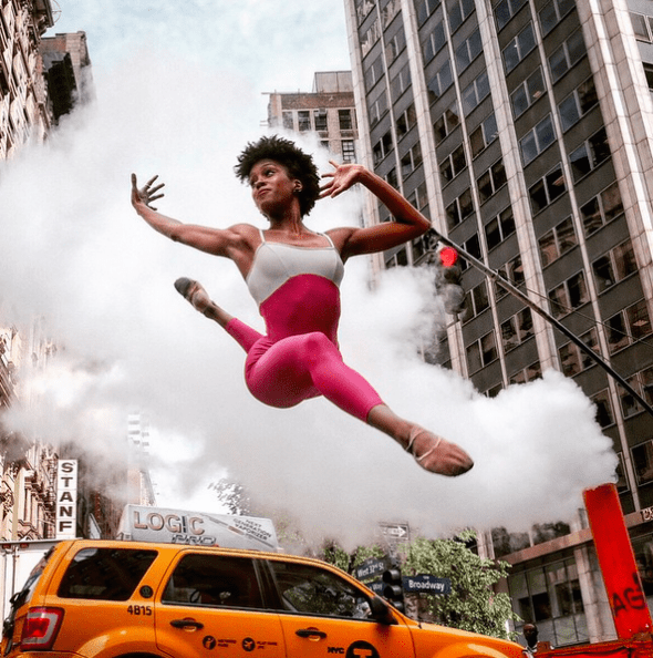 La bailarina Paige Fraser fotografiada en Herald Square, Nueva York. Foto: Omar Z. Robles.