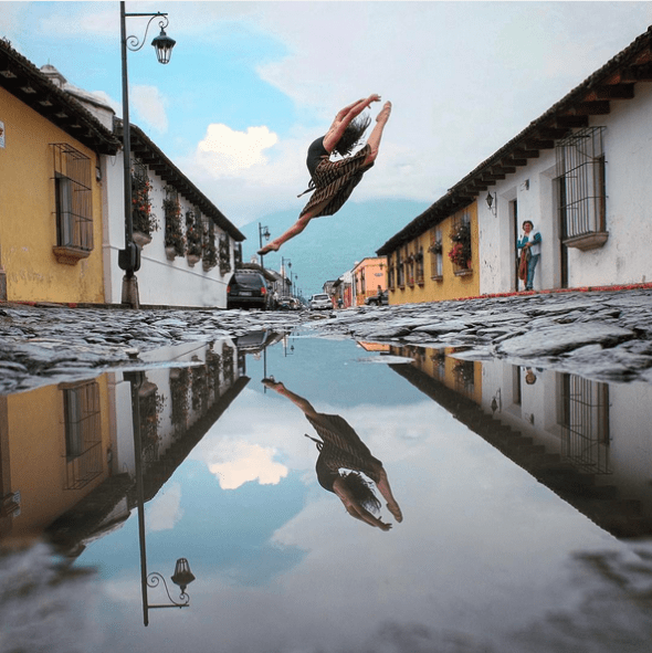 La bailarina Dánnery Paiz del Ballet de Guatemala. La foto está tomada en Antigua, Guatemala. Foto: Omar Z. Robles (Pincha la imagen para ir a Instagram).