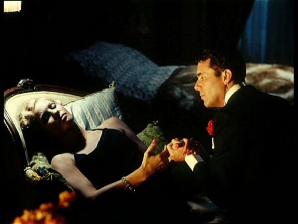 Ingrid Thullin y Dirk Bogarde en una escena de 'La caída de los dioses'