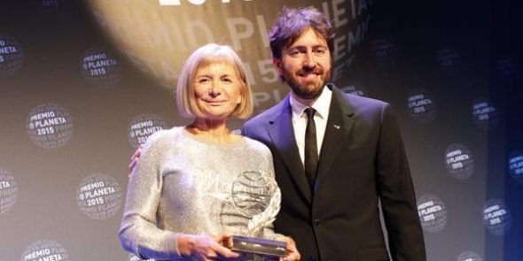 La ganadora del Premio Planeta y Daniel Sánchez Arévalo, finalista.