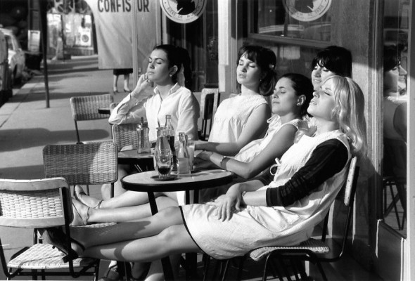 Les coiffeuses au soleil, Paris 1966. Robert Doisneau.