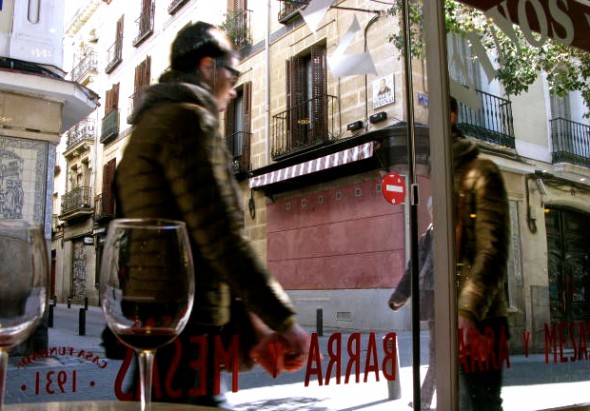 Un vino en casa González en la Calle del León en el barrio de las Letras de Madrid. Foto: Ana Estéban.
