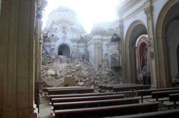 Estado en el que quedó la iglesia de Santiago en Lorca tras el terremoto. 