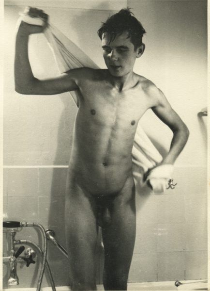 El baño. Fotografía anónima de los años 50.