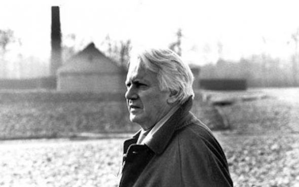 En 1992, Jorge Semprún regresó por primera vez al campo de concentración de Buchenwald para participar en la realización de un documental.