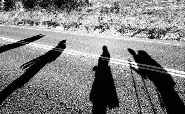 Sombras de peregrinos durante el camino. Foto: Instagram/Undicii 
