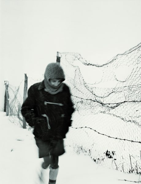 Fotografía titulada 'El niño solo' de Alberto Schommer. 1957.