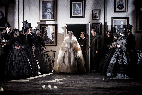 Una escena de Lucia di Lammermoor. Foto: Robert Workman / English National Opera