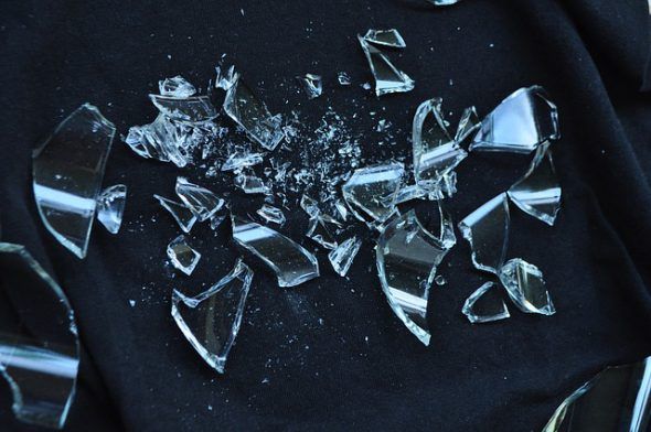 Cristales rotos. Foto: Pixabay.