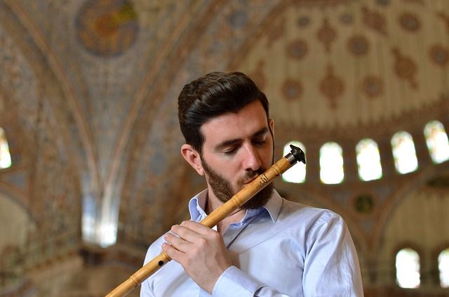 Un músico sufí, una corriente de pensamiento de los musulmanes. Foto: Pixabay.
