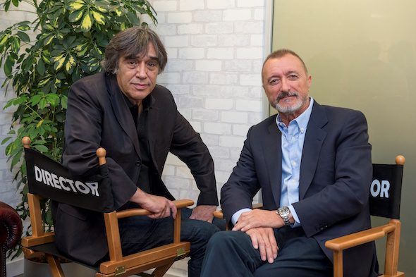 El director de cine Agustín Díaz Yanes y el escritor Arturo Pérez Reverte.