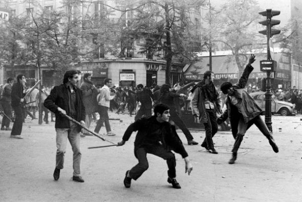 Protestas en París, Francia 1968 © Bruno Barbey / Magnum Photos