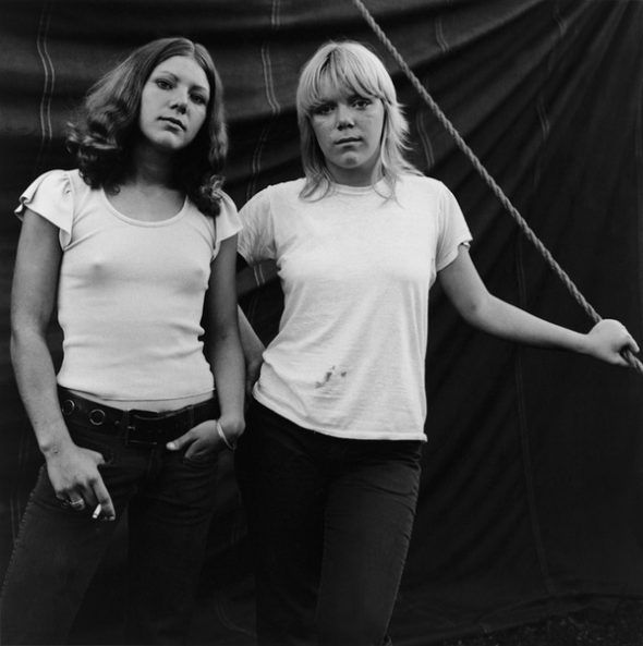 Susan Meiselas. Estados Unidos. Rockland, Maine. 1972. Debbie and Renee. Foto: Susan Meiselas / Magnum Photos, 2017.