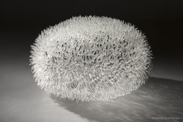 Escultura de vidrio de tipo coral de Emily Williams.