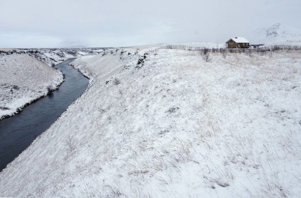 La nieve y el hielo se apoderan del paisaje de islandia. Una de las fotografías del libro 'Islandia bajo cero' del fotógrafo Andoni Canela y el escritor Xavier Moret