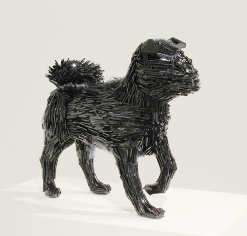 El perrito de la Marquesa de Pontejos, escultura de vidrio de la artista Martha Konowska.