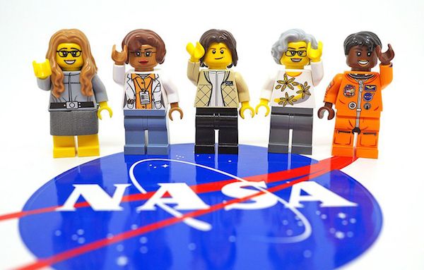 Figuras que LEGO dedicó a las mujeres de la NASA.