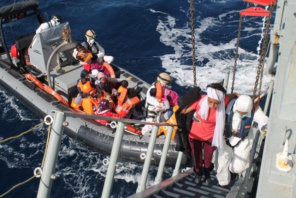 112 inmigrantes rescatados en aguas del Mediterráneo por la fragata 'Canarias' en 2015. Foto: Armada española.