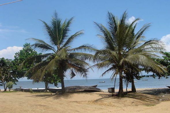 La playa de Kribi en Camerún. Foto: Creative Commons. 