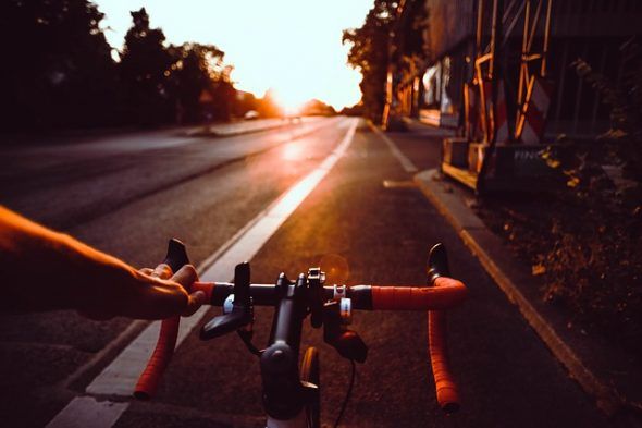 La bicicleta es uno de los transportes más ecológicos en la ciudad. Foto: Pixabay.