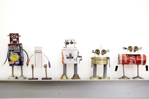 Algunos de los robots de Robotizz expuestos en la galería Mad is Mad. Foto: M. C. 