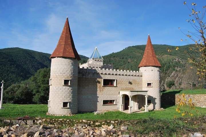 La casa Exin Castillos cerca de la Aldea de Covas en Galicia. Foto: Juan Osorio.