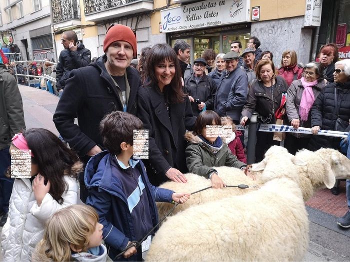 Juan Aguirre y Eva Amaral al terminar el pregón de San Antón en Madrid.