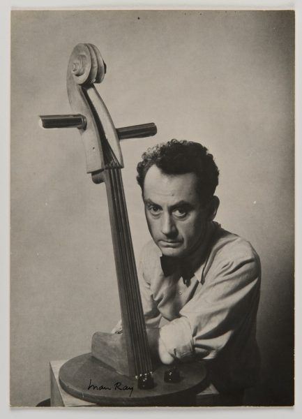 Autorretrato de Man Ray en 1935. © Man Ray Trust, VEGAP, Madrid, 2019.