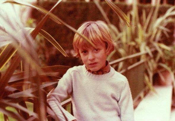 El escritor Alejandro Palomas cuando tenía 8 años, la misma edad que Guille, su alter ego, que arranca hoy la sección de 'Cartas al director'.