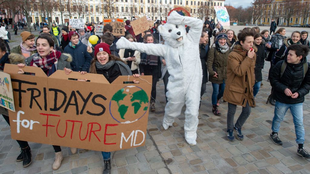 Estudiantes de todo el mundo se movilizan contra el cambio climático con la campaña #FridayForFuture