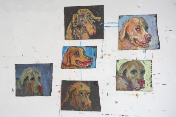 Las cabezas de perro de Armando Seijo para el relato de Ana Esteban en la galería Mad is Mad.