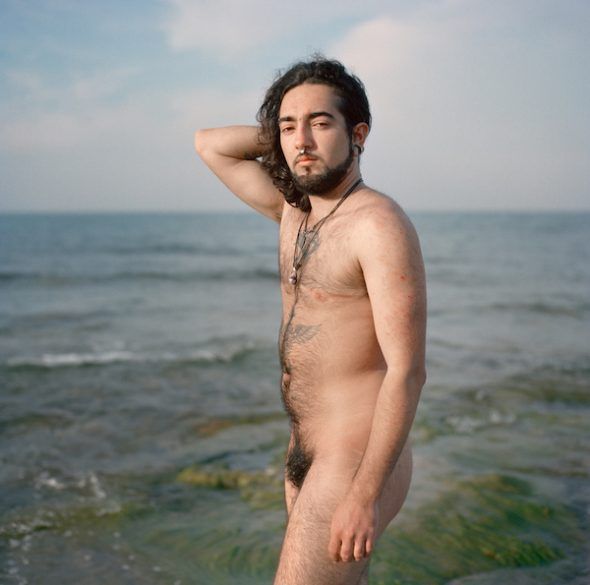El fotolibro «Gabriel» es un retrato visual de la transición de Gabriel a lo largo de seis años. Foto: Mar Sáez.