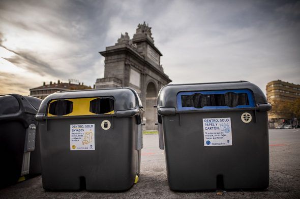 Contenedores de reciclaje en Madrid. 