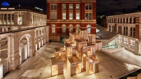 Instalación de módulos de madera en el museo Victoria and Albert de Londres. Foto: Waugh Thistleton Architects
