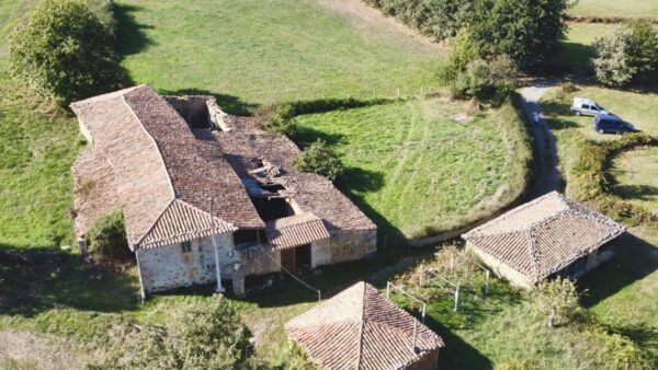 La aldea Donelle, en la parroquia de Gundivós, que se recuperará para el Proyecto 'Guardabosques'.