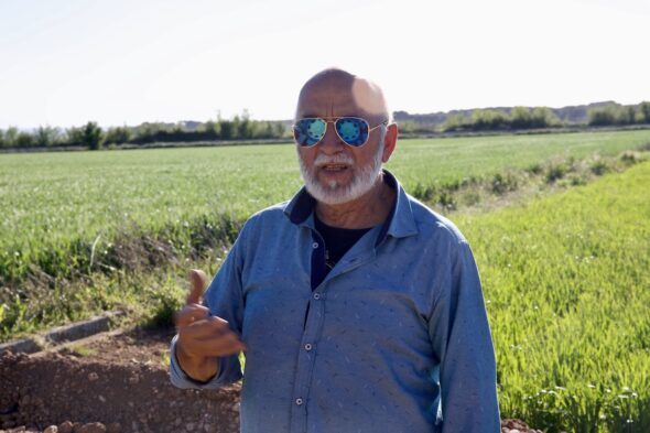 Antonio Ruiz es un agricultor jubilado de 72 años de Ejea de los Caballeros que dispone de una explotación de 42 hectáreas de cereal y hortalizas