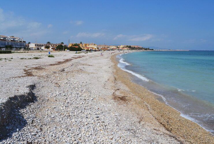 Playa de La Almadrava en Les Deveses de Dénia.