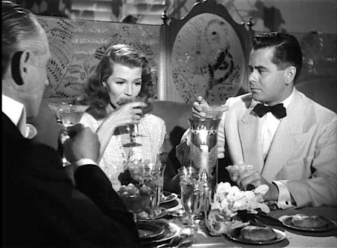 George Macready (izquierda), Rita Hayworth y Glenn Ford en una imagen de ‘Gilda’.