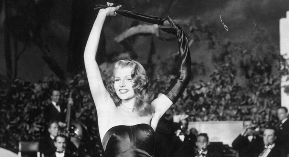 Rita Hayworth interpreta la canción ‘Put the blame on Mame’ en ‘Gilda’.