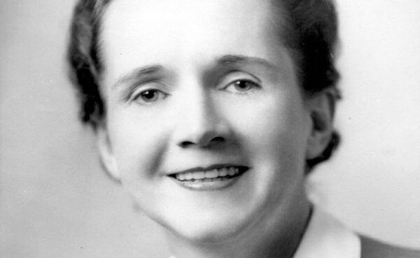 Rachel Carson, autora de 'Primavera silenciosa' y activista del 'asombro'. Foto: Public Domain.