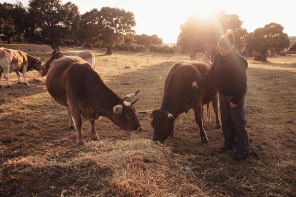 Eva Tocino, agricultora y ganadera en ecológico en San Muñoz, Salamanca. Foto: Nano Gallego.