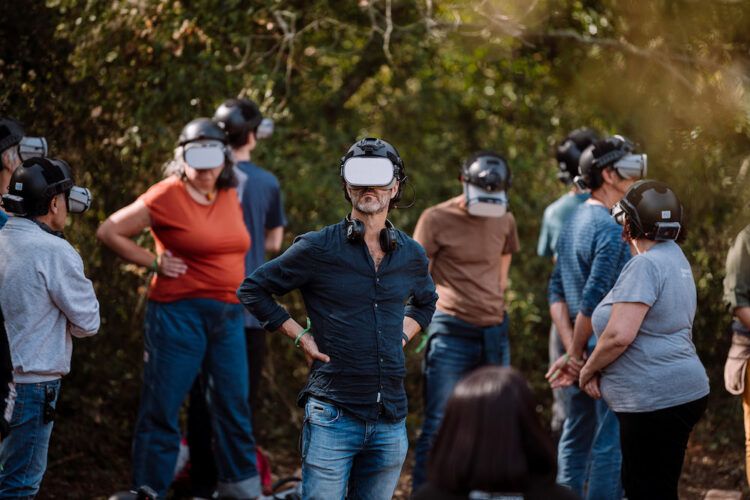 Un momento del espectáculo inmersivo 'Paisajes compartidos' en el Festival Temporada Alta de Girona. Foto Harold Abellán.