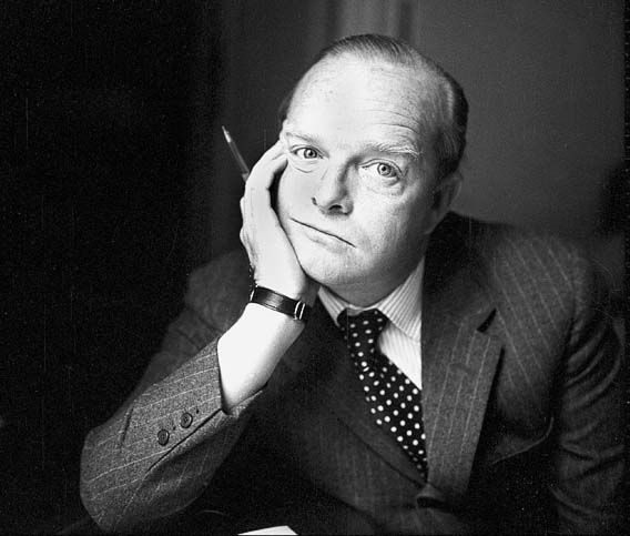 Truman Capote, autor de A Sangre Fría, Música para Camaleones y Plegarias Atendidas, entre otras, en febrero de 1966. © Rue des Archives/Ital / CC: