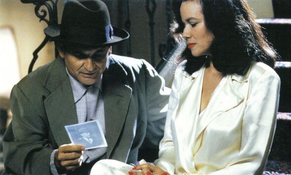 Joe Pesci y Barbara Hershey, en una imagen de ‘El ojo público’.